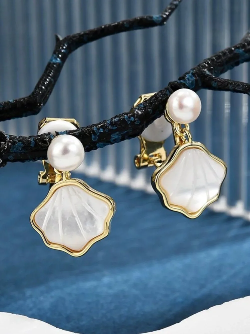 Shell-shaped Mother-of-Pearl & Pearl Drop Clip-on Earrings